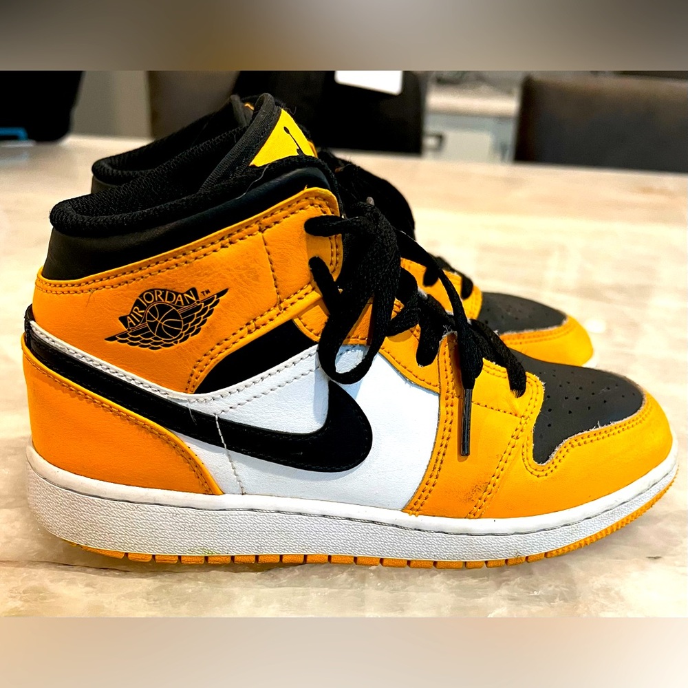 Youth Nike Air Jordan’s size 4.5